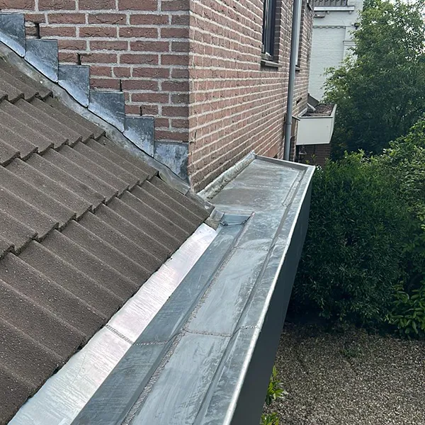 zeegers dakwerk - over ons - dakdekkersbedrijf - zinkwerk - zinken dakgoot